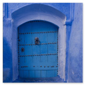 Puerta oculta integrada en panelado